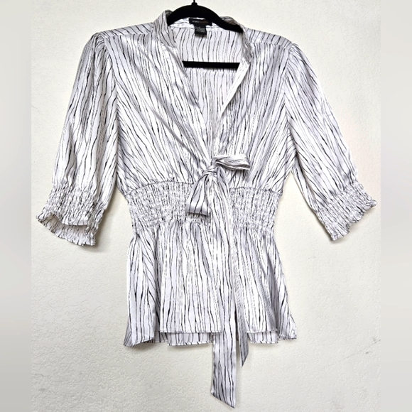 BCBG Maxazria Striped White and Black Women's Top. Size M - Picture 9 of 10